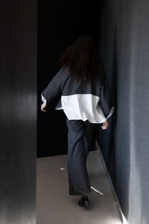 Flat White Suit - imagine 3