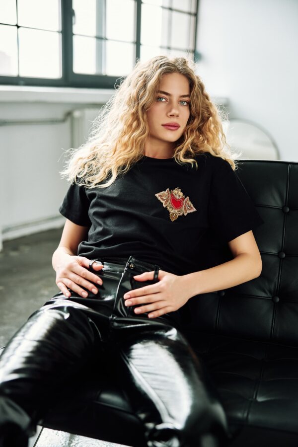 GOLDEN HEART TOP BLACK - imagine 3